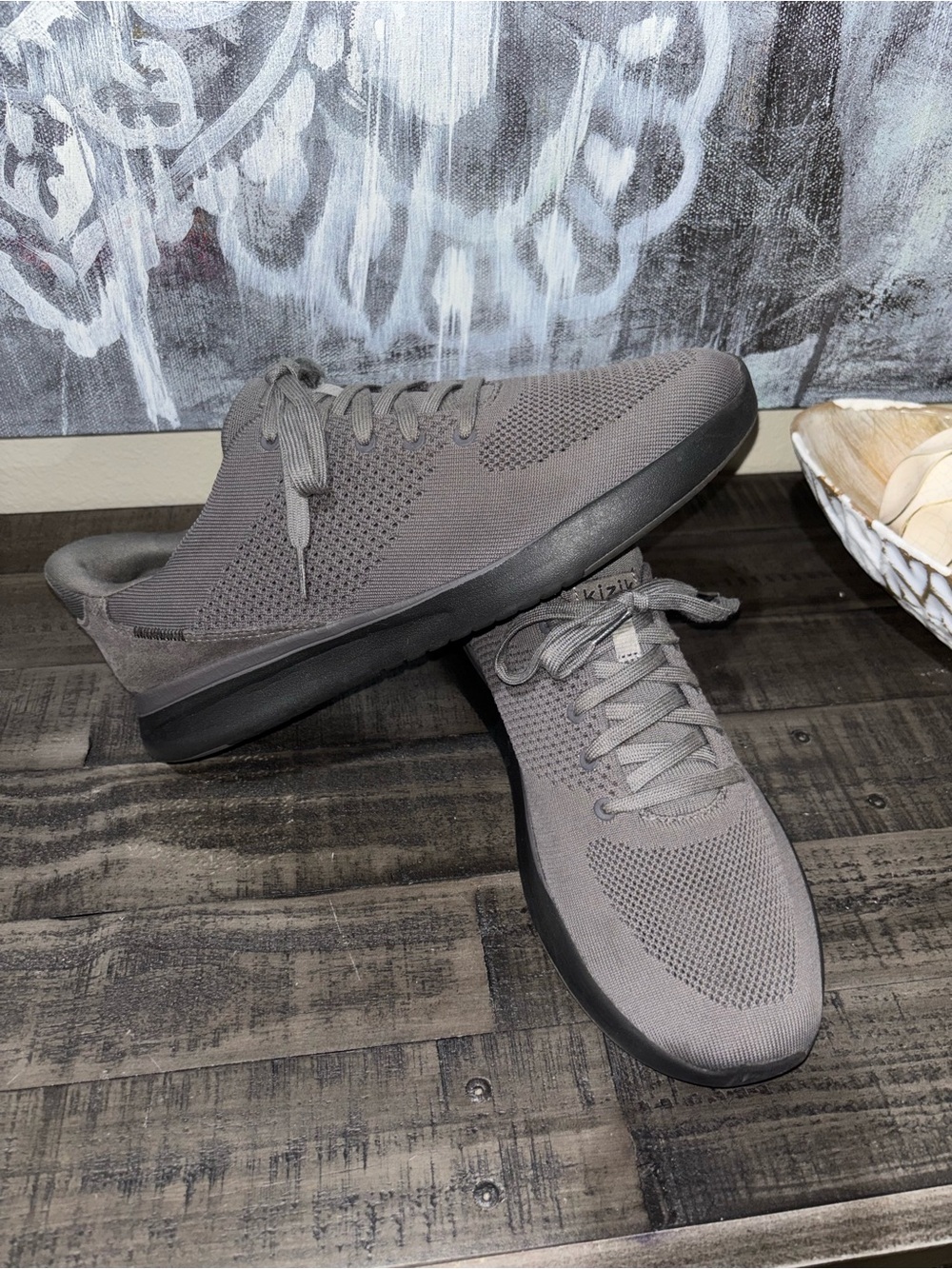 Kizik Lima hands-free sneakers in graphite gray Men's SZ 10.5